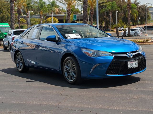 2017 Toyota Camry Hybrid SE photo 3
