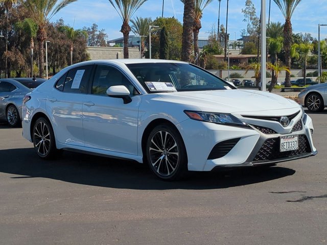 2018 Toyota Camry SE XLE photo 3