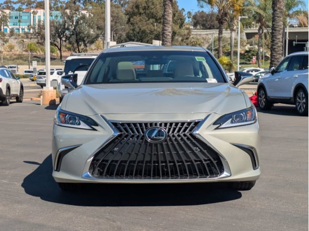 New 2025 Lexus ES HYBRID 300h 4-DOOR SEDAN