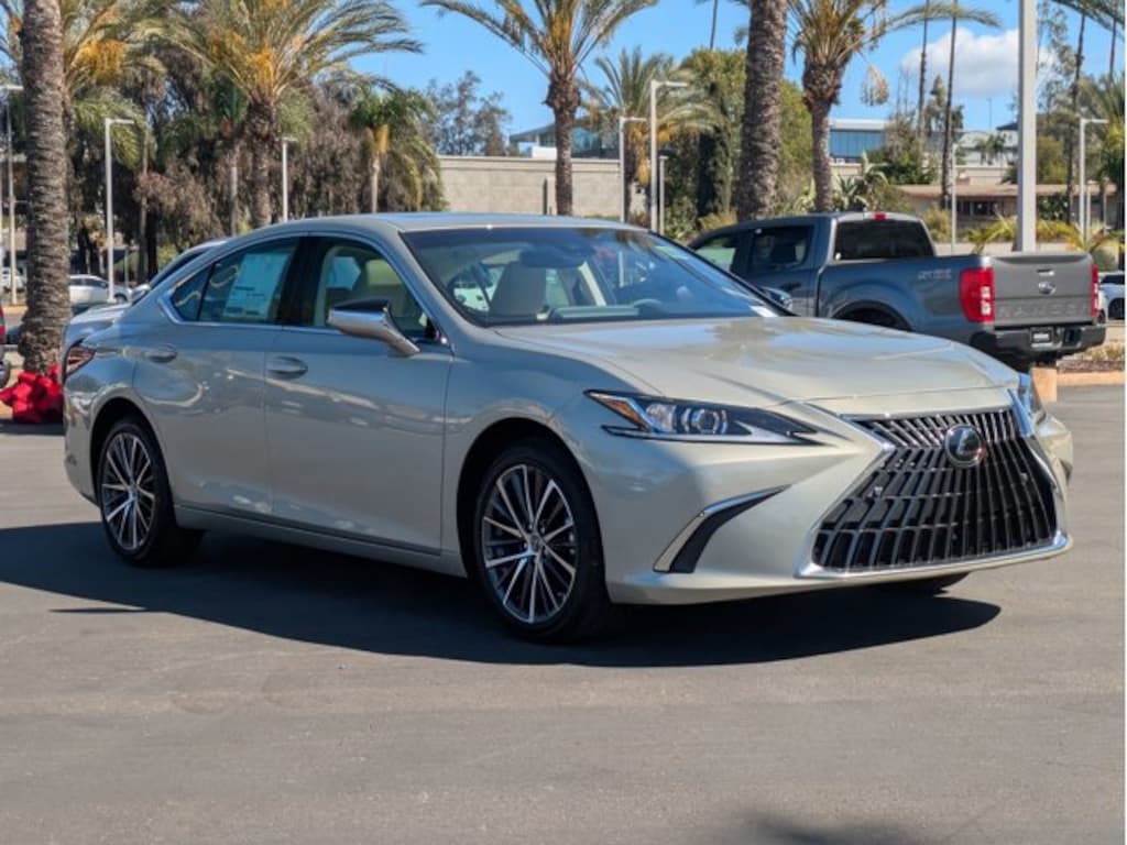 New 2025 Lexus ES HYBRID 300h 4-DOOR SEDAN