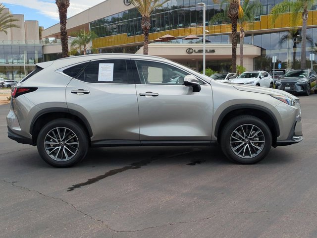 2022 Lexus NX 350h Premium photo 4