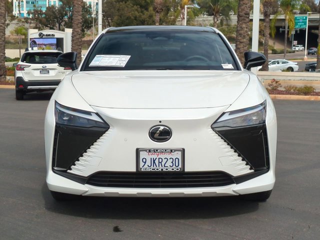 2023 Lexus RZ 450e Luxury photo 2