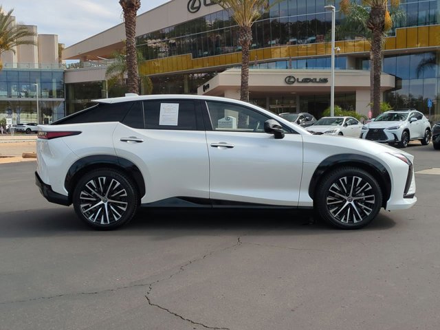 2023 Lexus RZ 450e Luxury photo 4