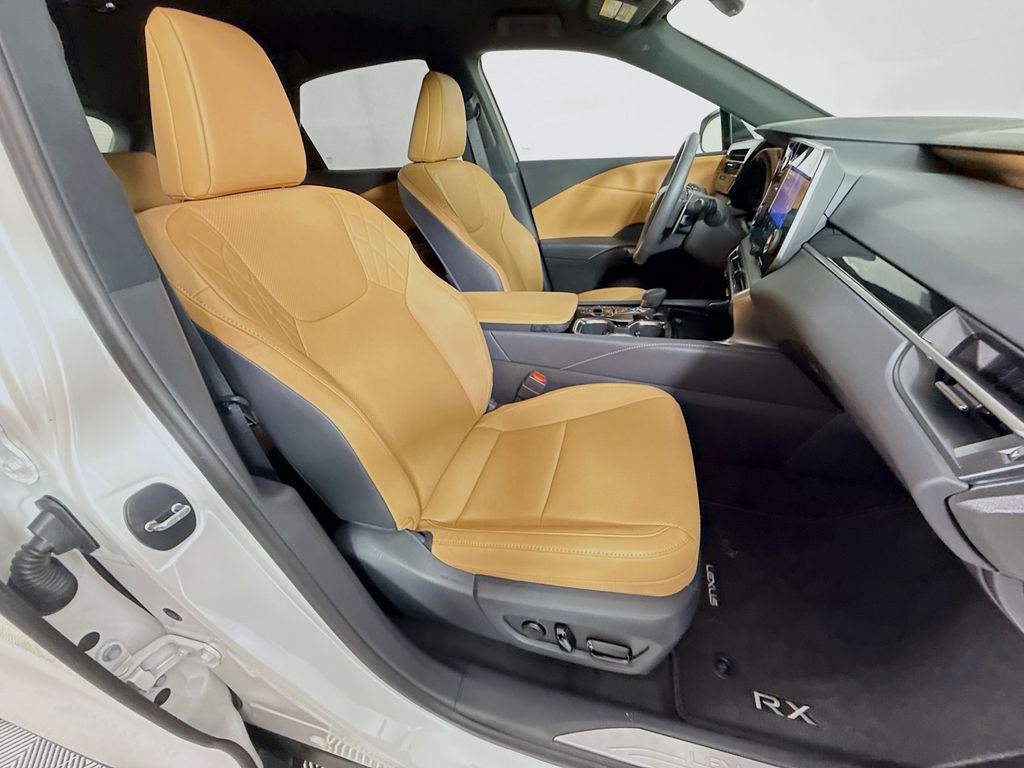 2025 Lexus RX 350 - Photo 28