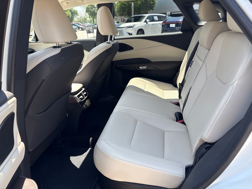 2025 Lexus RX 350 - Photo 20