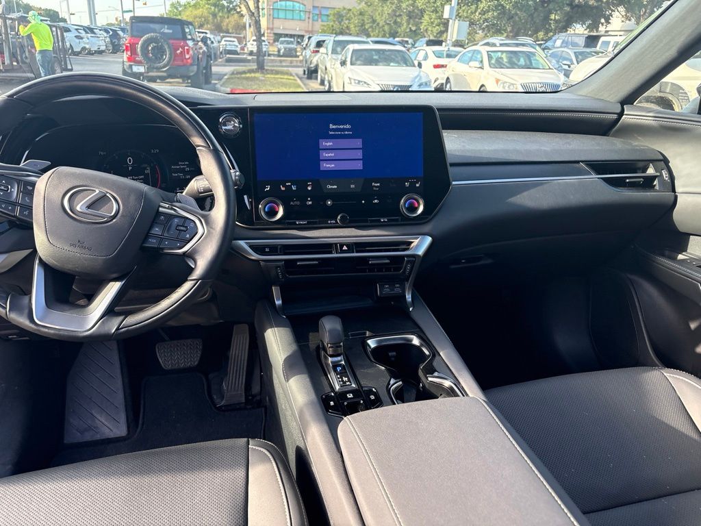 2025 Lexus RX 350 - Photo 18