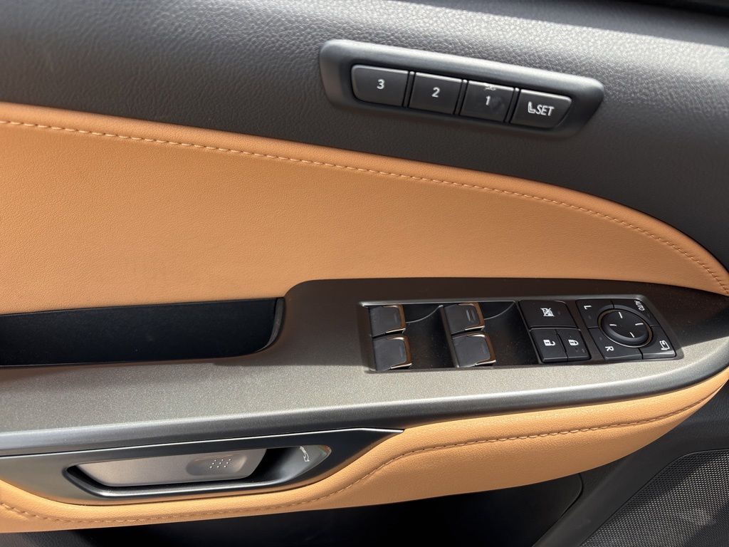 2025 Lexus NX 350 - Photo 12