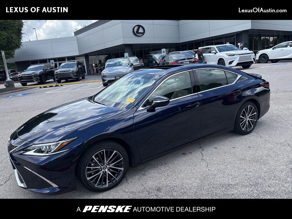 2025 Lexus ES 300h 300h's photo