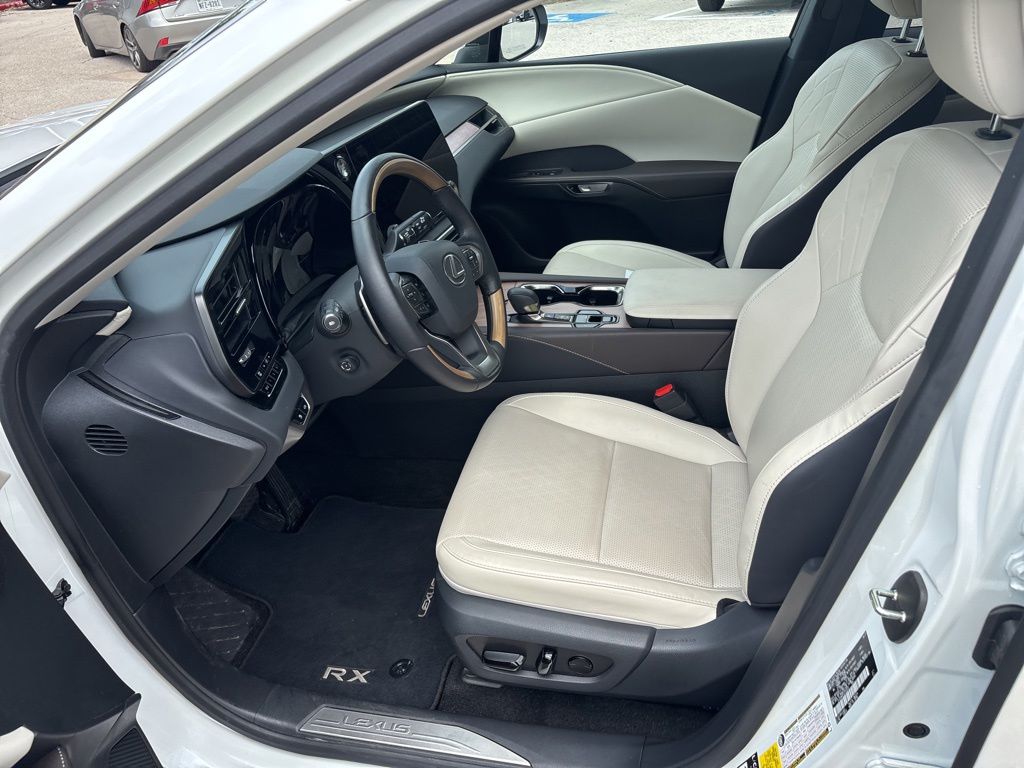 2025 Lexus RX 350 - Photo 16