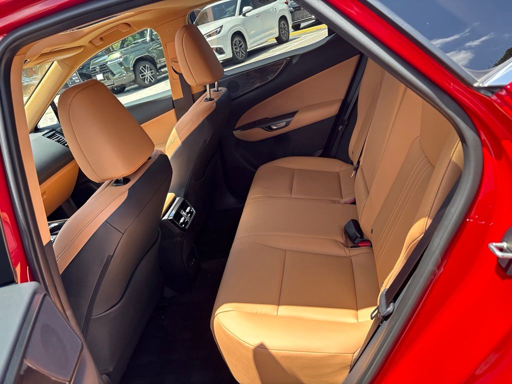 2025 Lexus NX 350 - Photo 19
