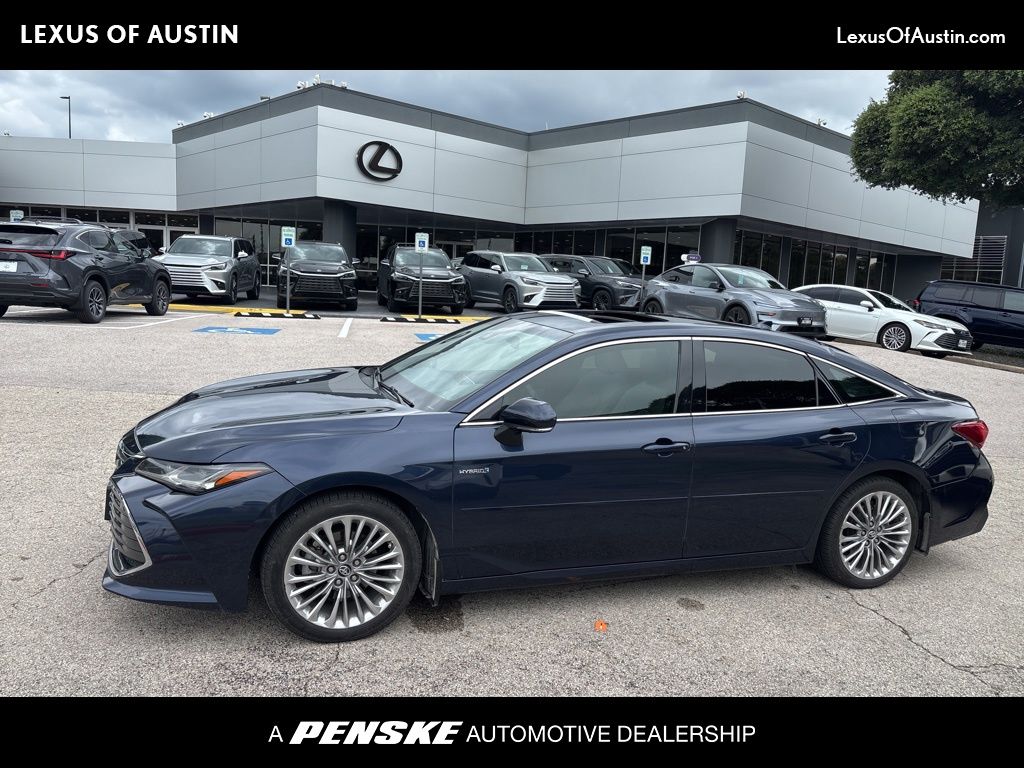 2019 Toyota Avalon Limited Hybrid's photo