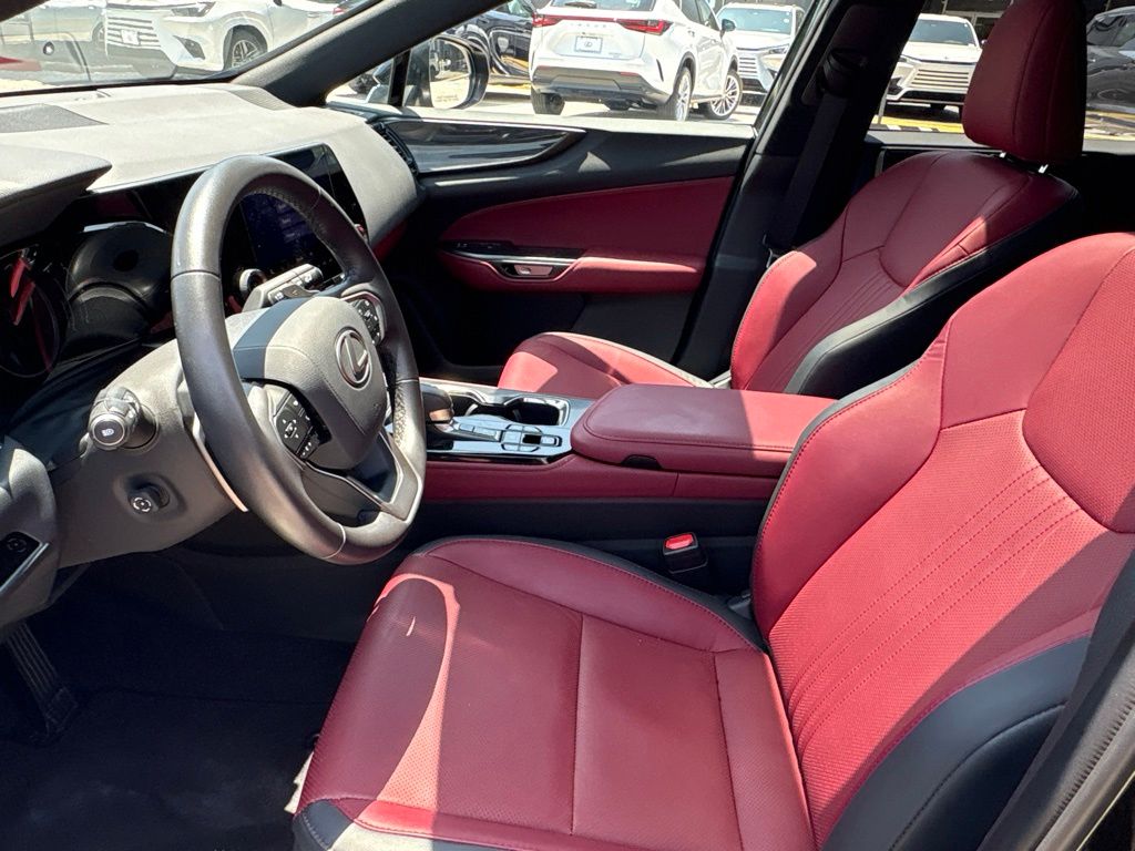2025 Lexus NX 350 - Photo 18