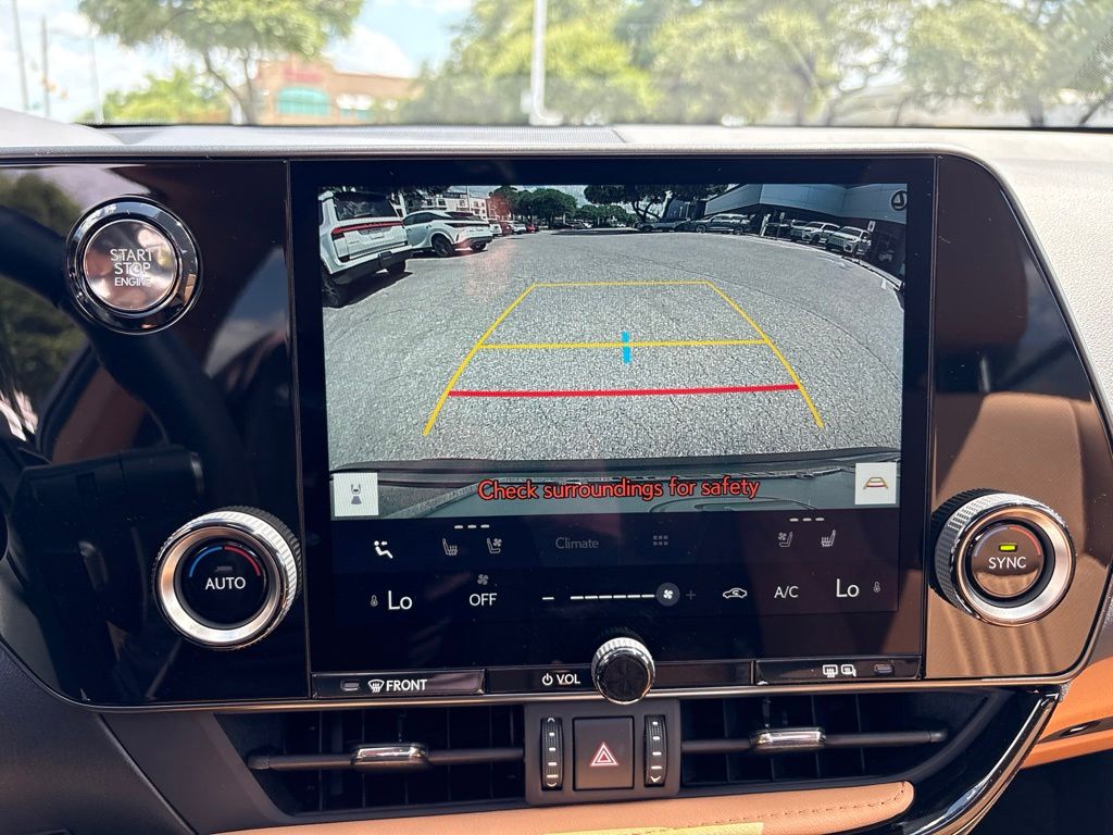 2025 Lexus NX 250 - Photo 15