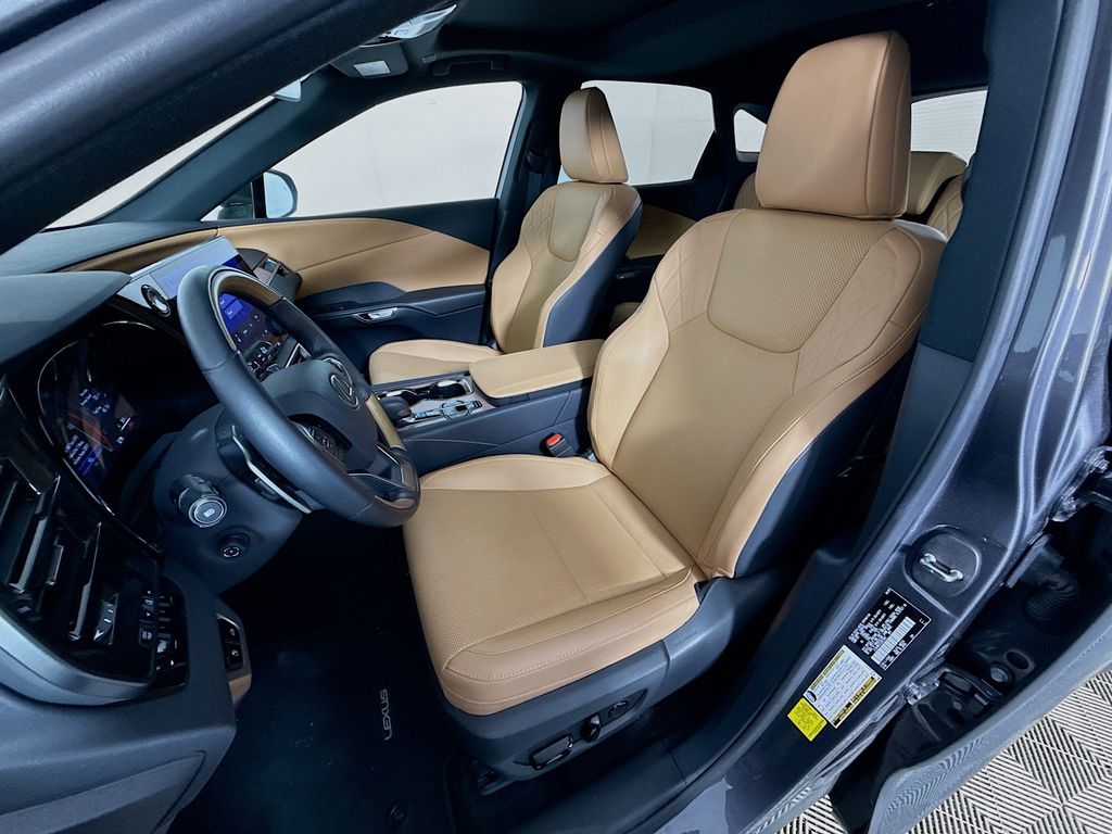 2025 Lexus RX 350 - Photo 22