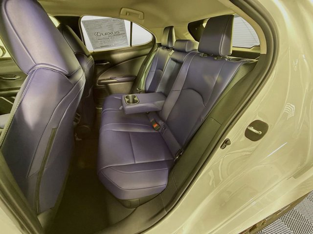 2026 Lexus UX Hybrid 300h Premium - Photo 17