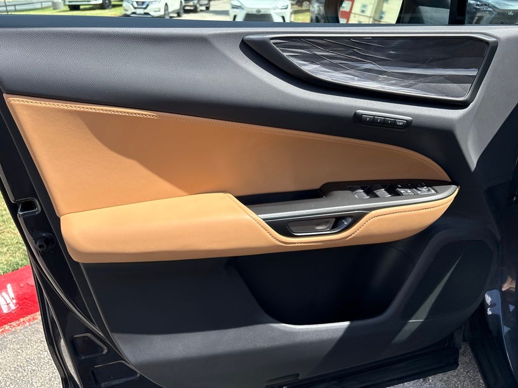 2025 Lexus NX 250 - Photo 11