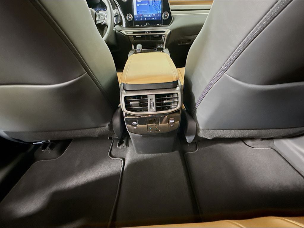 2025 Lexus RX 350 - Photo 25