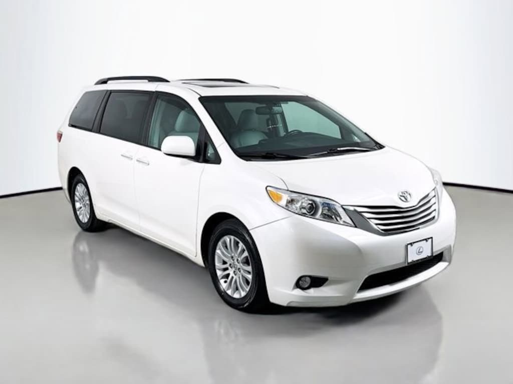 Used 2017 Toyota Sienna XLE Premium 8 Passenger Van