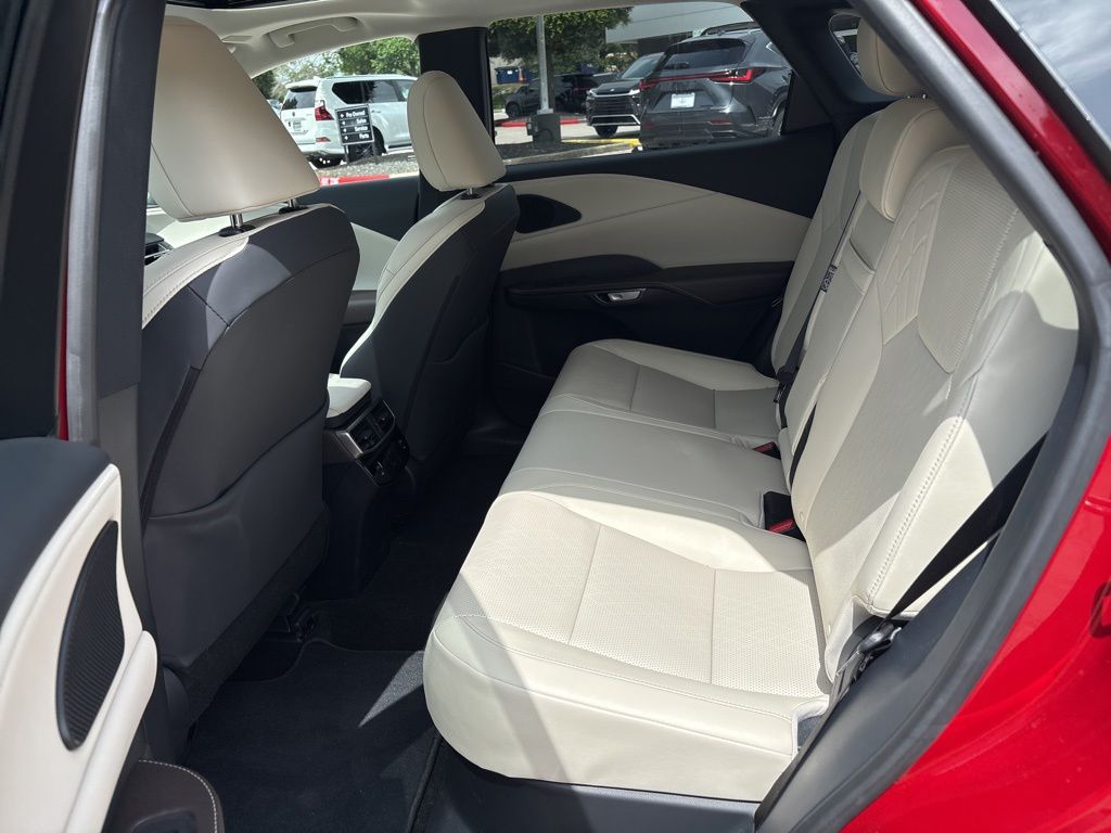 2025 Lexus RX 350 - Photo 22