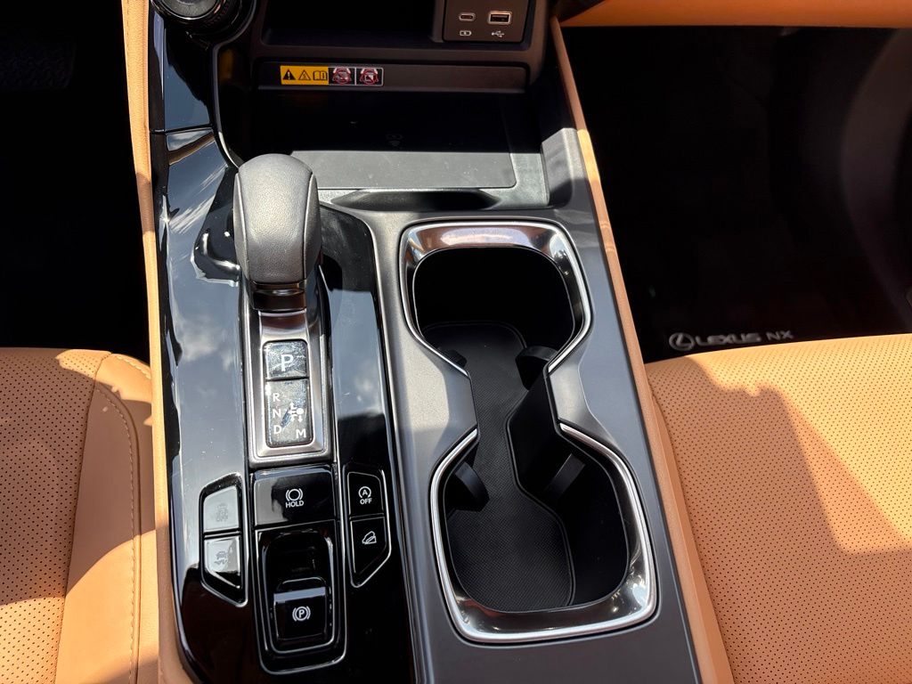 2025 Lexus NX 350 - Photo 15