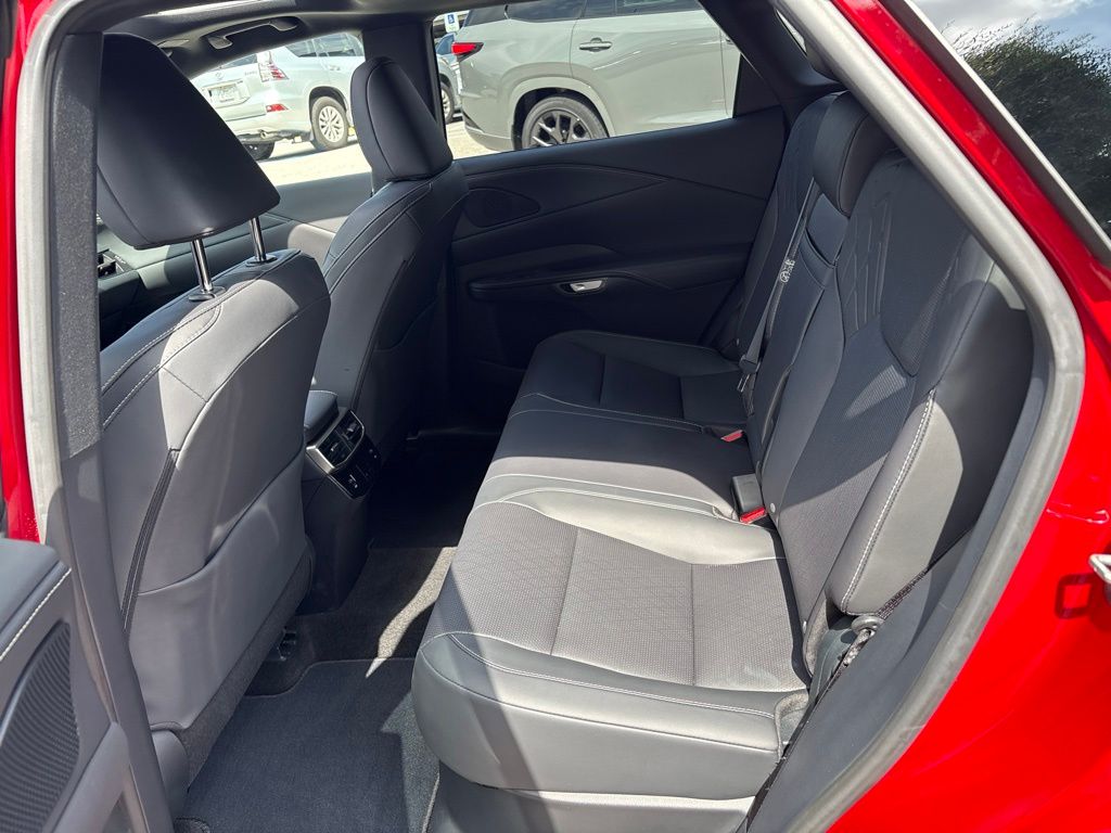 2025 Lexus RX 350 - Photo 20