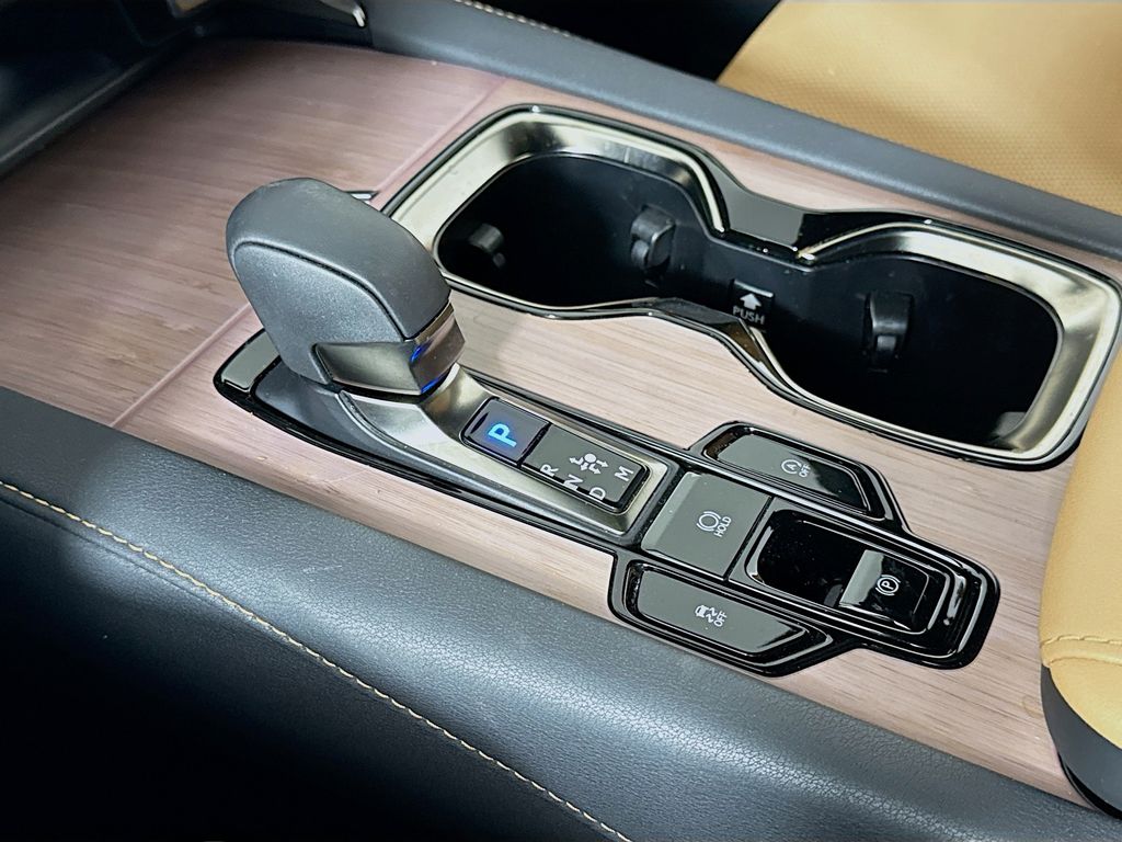 2025 Lexus RX 350 - Photo 17