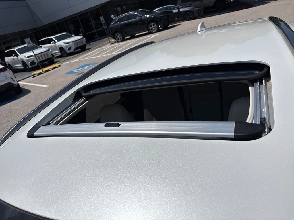 2025 Lexus RX 350 - Photo 10