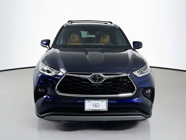 2024 Toyota Highlander Platinum photo 2
