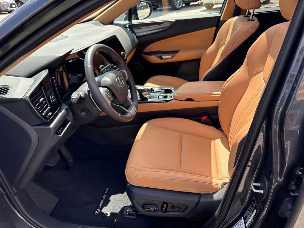 2025 Lexus NX 250 - Photo 17