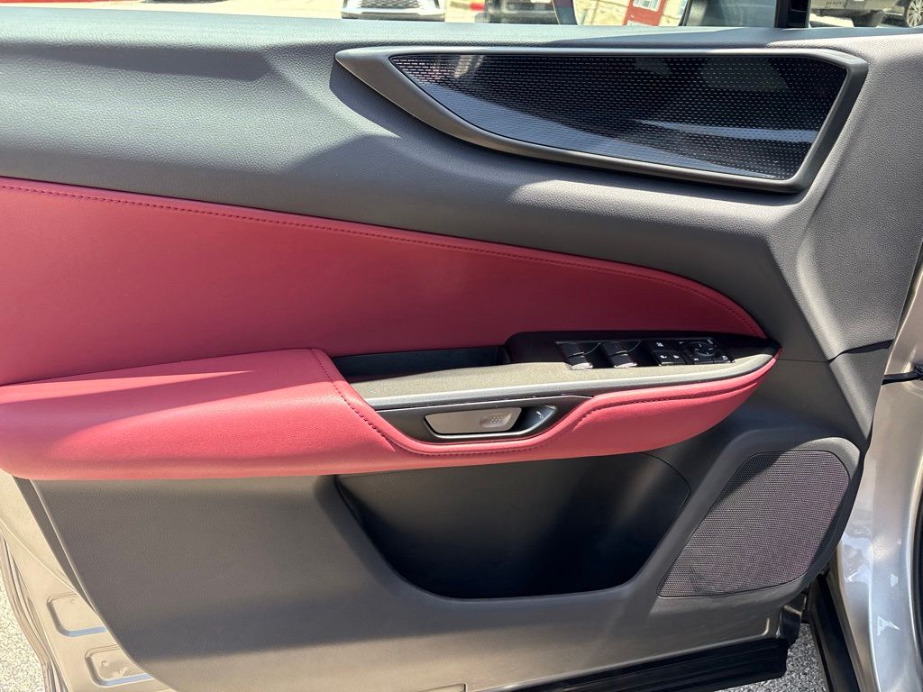 2026 Lexus NX 350 - Photo 12