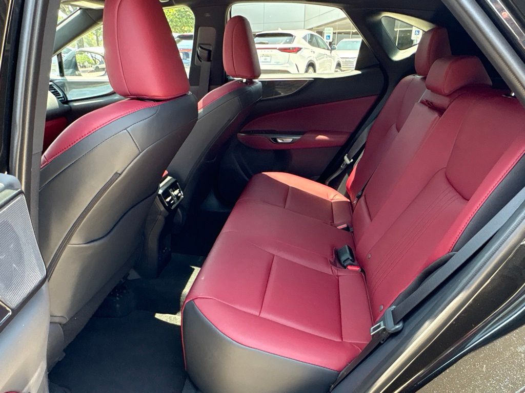 2025 Lexus NX 350 - Photo 21