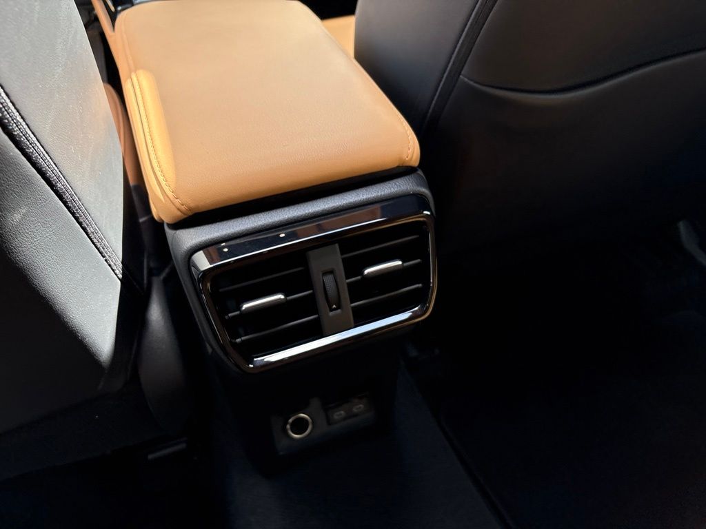 2025 Lexus NX 250 - Photo 19