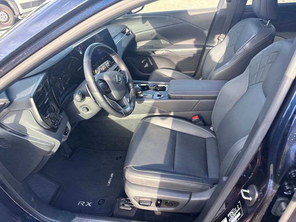 2025 Lexus RX 350 - Photo 17