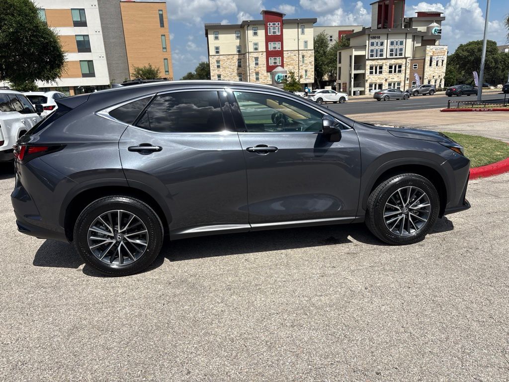 2025 Lexus NX 250 - Photo 6