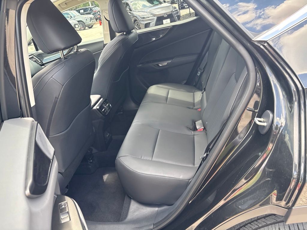 2026 Lexus NX 350 - Photo 21