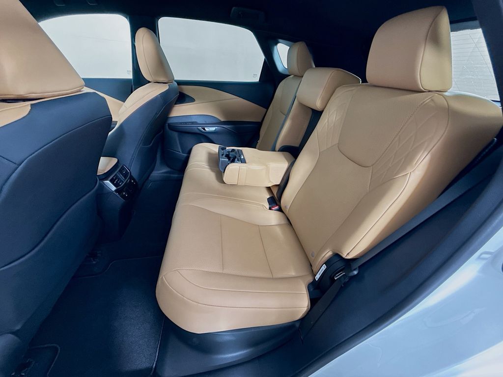 2025 Lexus RX 350 - Photo 24