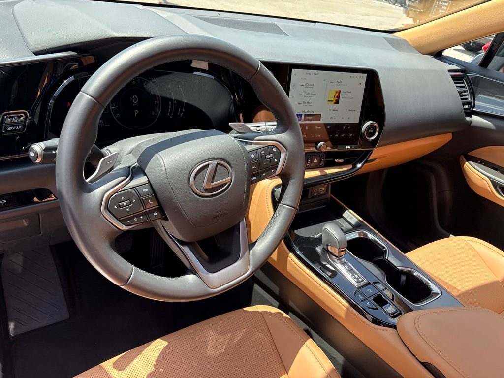 2025 Lexus NX 350 - Photo 12