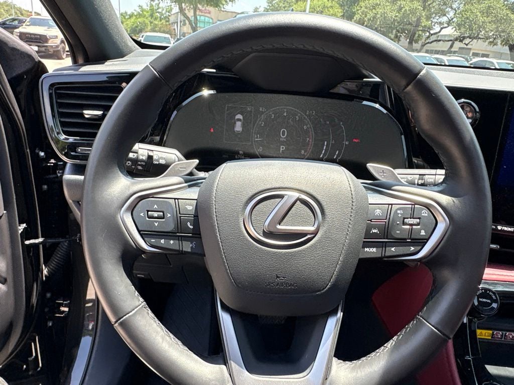 2025 Lexus NX 350 - Photo 14