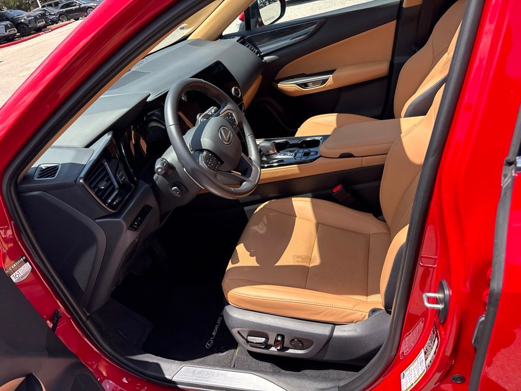 2025 Lexus NX 350 - Photo 16