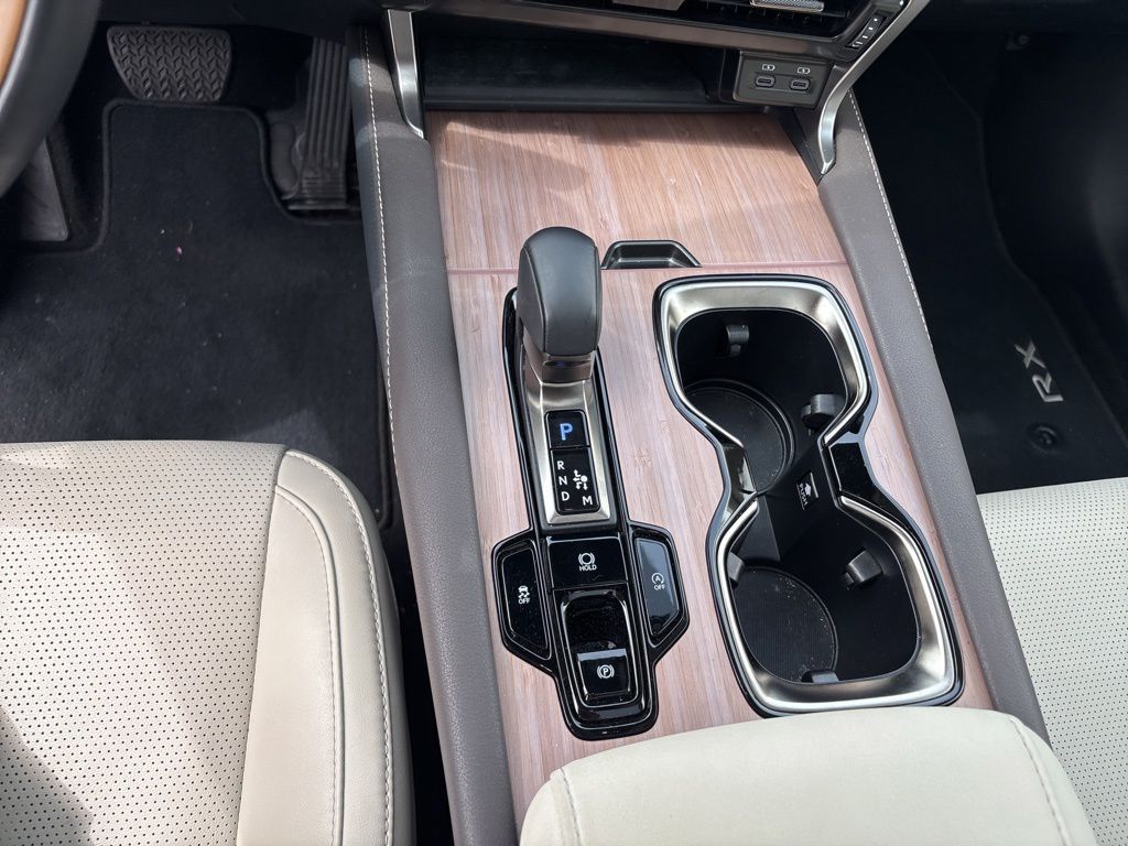 2025 Lexus RX 350 - Photo 18