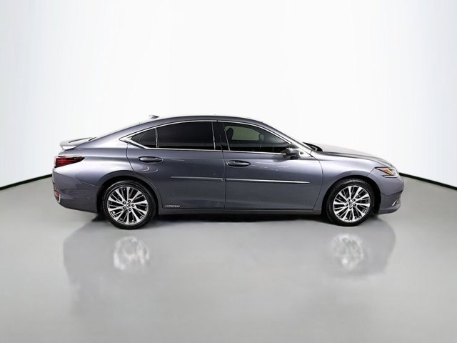 2020 Lexus ES 300h photo 4