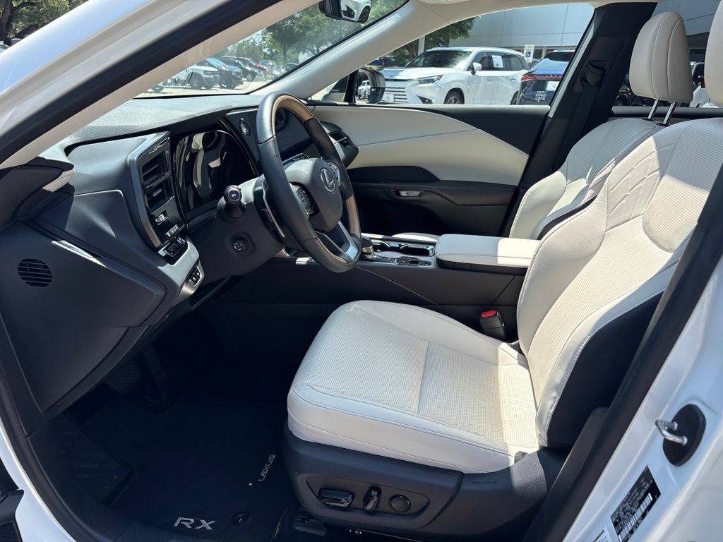 2025 Lexus RX 350 - Photo 17