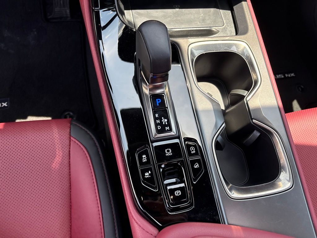 2026 Lexus NX 350 - Photo 17