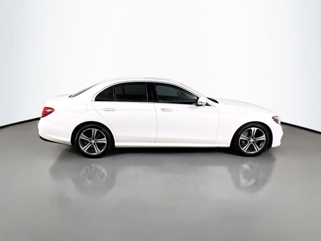 2017 Mercedes Benz E 300 photo 4