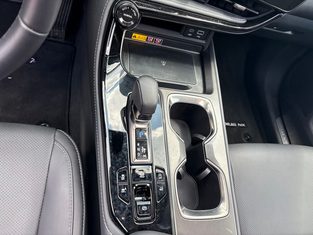 2026 Lexus NX 350 - Photo 17