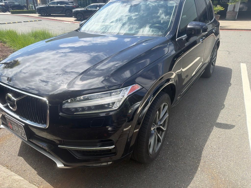 2019 Volvo XC90 Momentum AWD photo