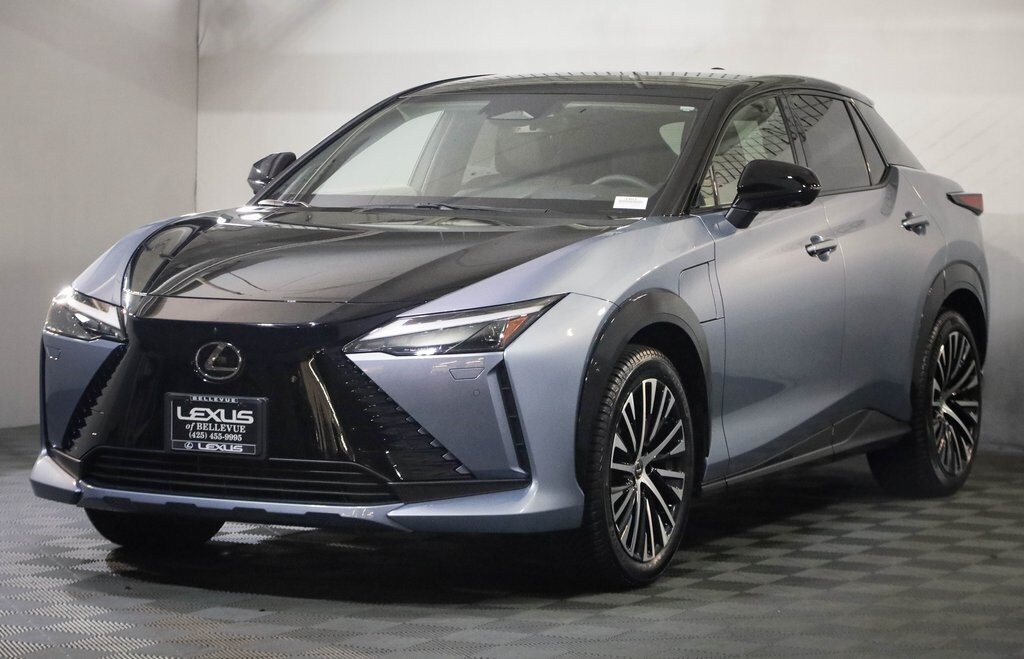 2023 Lexus RZ 450e Luxury photo 3
