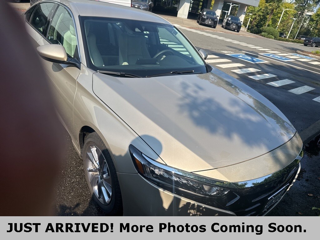 2018 Honda Accord LX 1.5T photo 2