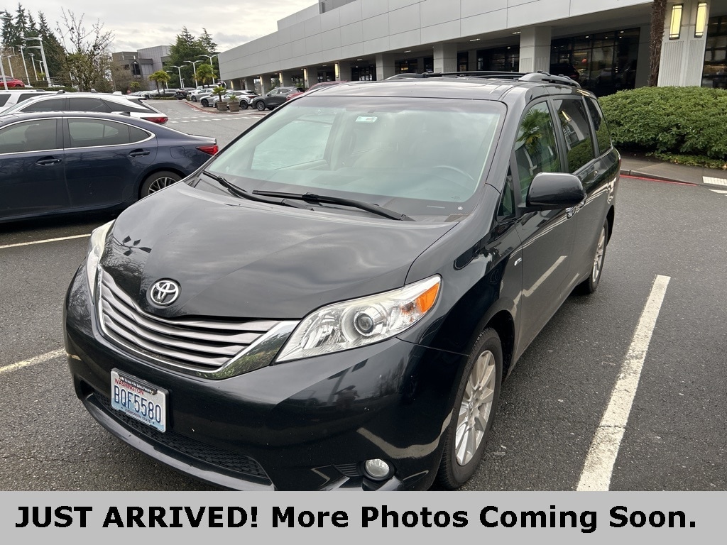 Used 2017 Toyota Sienna XLE Premium Minivan/Van
