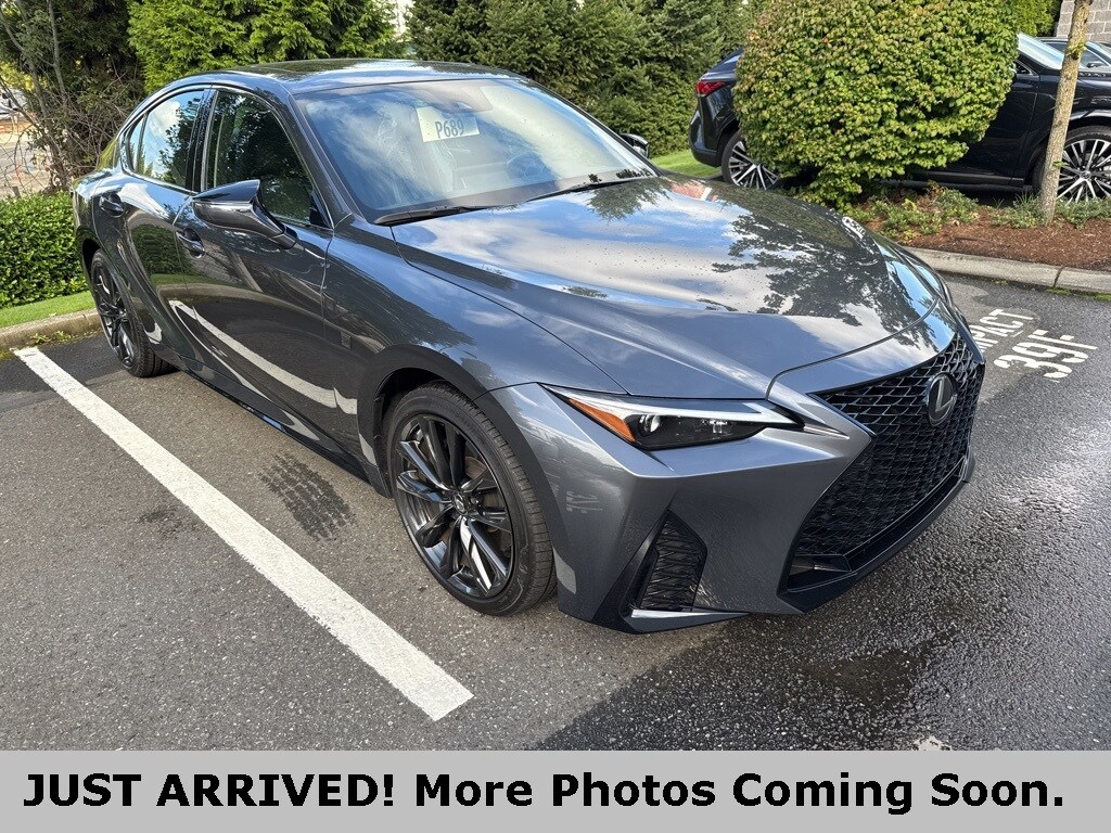 2024 Lexus IS 300 F SPORT photo 2